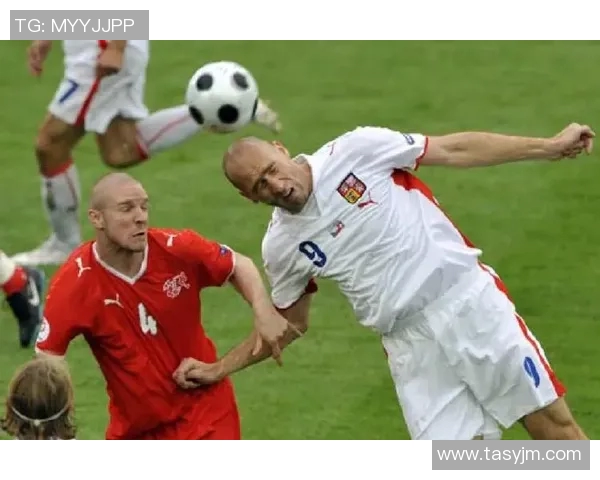 足球巨星温情瞬间与儿子亲密合影高清展现父爱无疆